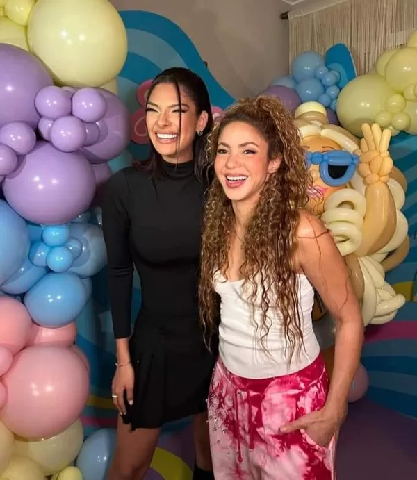 Sheynnis y/and Shakira